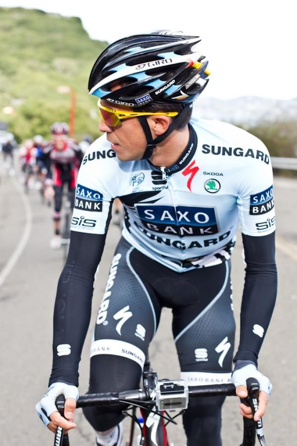 Contador looks back as he distances the amateurs in attendace.