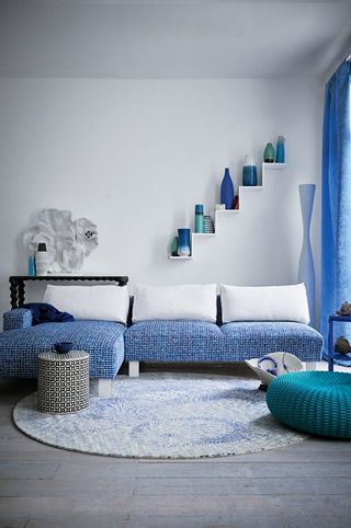 Blue and white go together in this living room