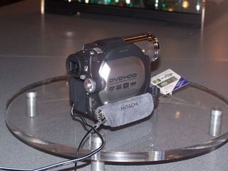 Hitachi's HDD/DVD hybrid camcorder
