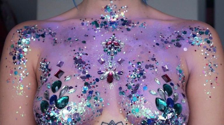 Shoulder, Trunk, Pattern, Fashion, Neck, Beauty, Muscle, Electric blue, Back, Abdomen,