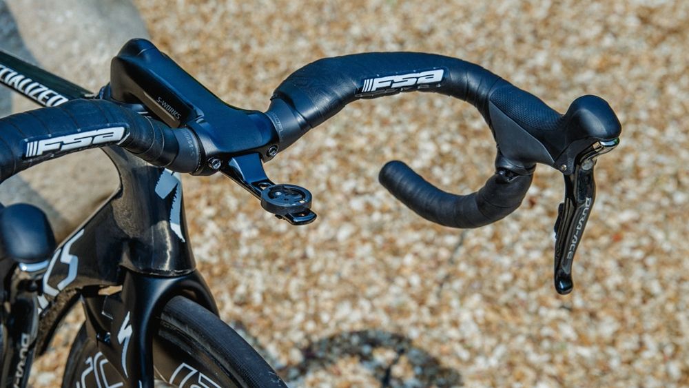The Venge ViAS Aerofly handlebars have an integrated Garmin mount