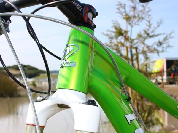 New for 2010 on the JET 9 is a tapered head tube, which improves steering precision and braking performance but also allows for a much bigger down tube and a claimed 30 percent jump in stiffness.