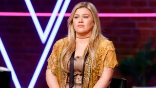Kelly Clarkson Appears Live On The Voice Amid Talk Show Allegations As Season 23 Finalists Are Revealed