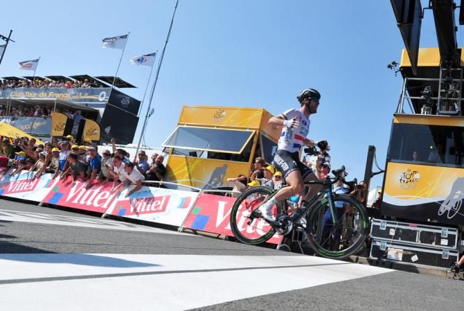 Mark Cavendish (Omega Pharma-QuickStep) with the victory in stage 13 of the Tour de France