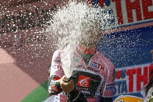 Giro leader David Arroyo (Caisse d'Epargne) on the podium.