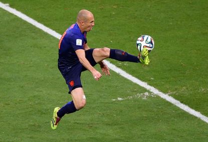 2014 World Cup: Holland thrashes Spain, 5-1, in stunning upset