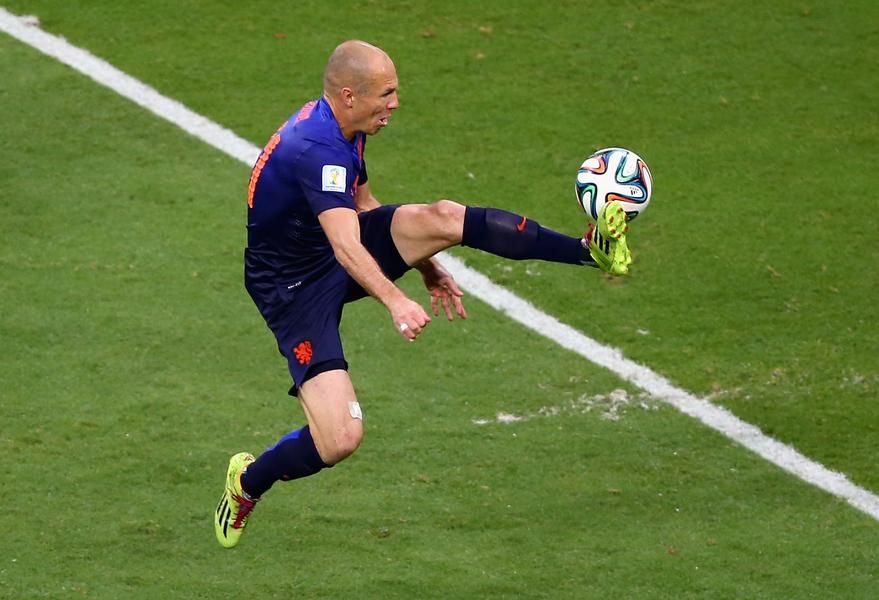 2014 World Cup: Holland thrashes Spain, 5-1, in stunning upset