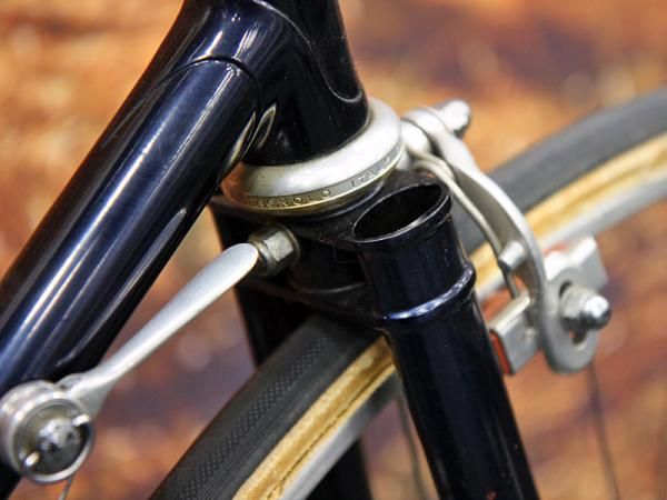 Fork blades are open at the top and bottom to allow water to easily pass through.