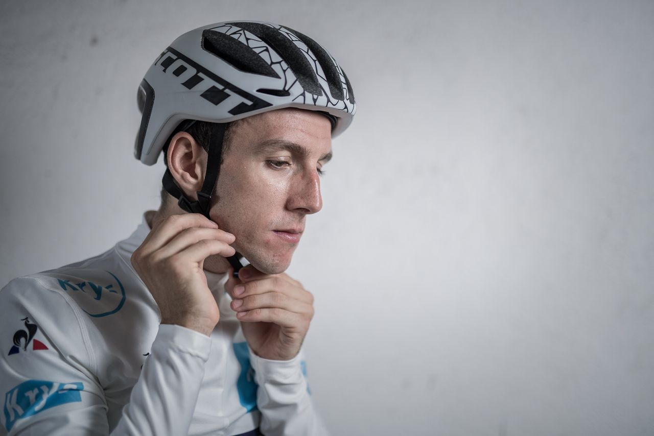 Simon Yates will also be kitted out with a special edition Scott Cadence helmet