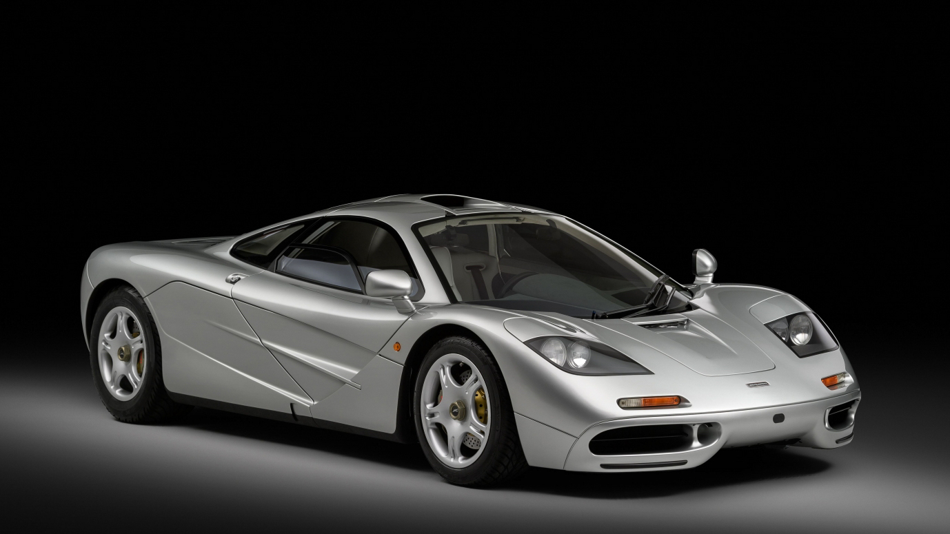 McLaren F1 in a dark room