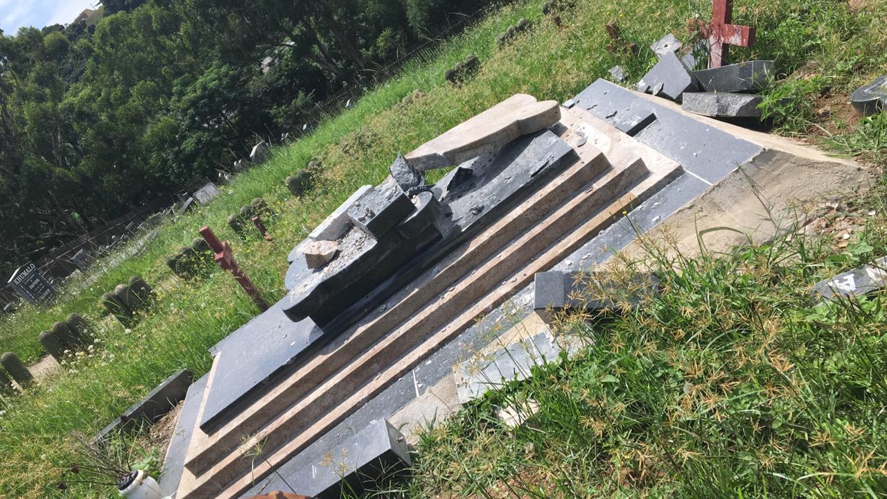 Senzo Meyiwa’s tombstone