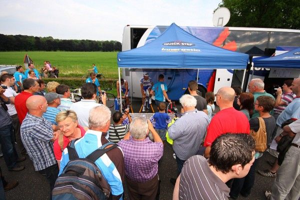 Fans gathered to watch Tom Boonen warm up before his ride.