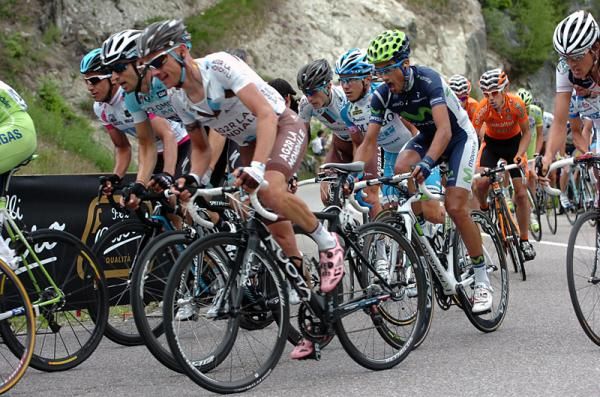 John Gadret (AG2R La Mondiale) is sporting pink shoes this Giro.