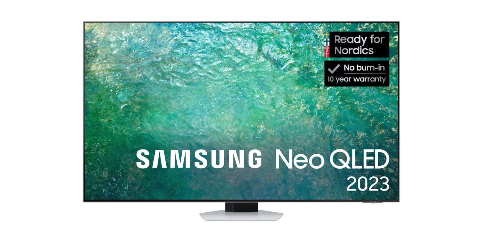 En Samsung Neo QLED 4K vises på en hvid baggrund.