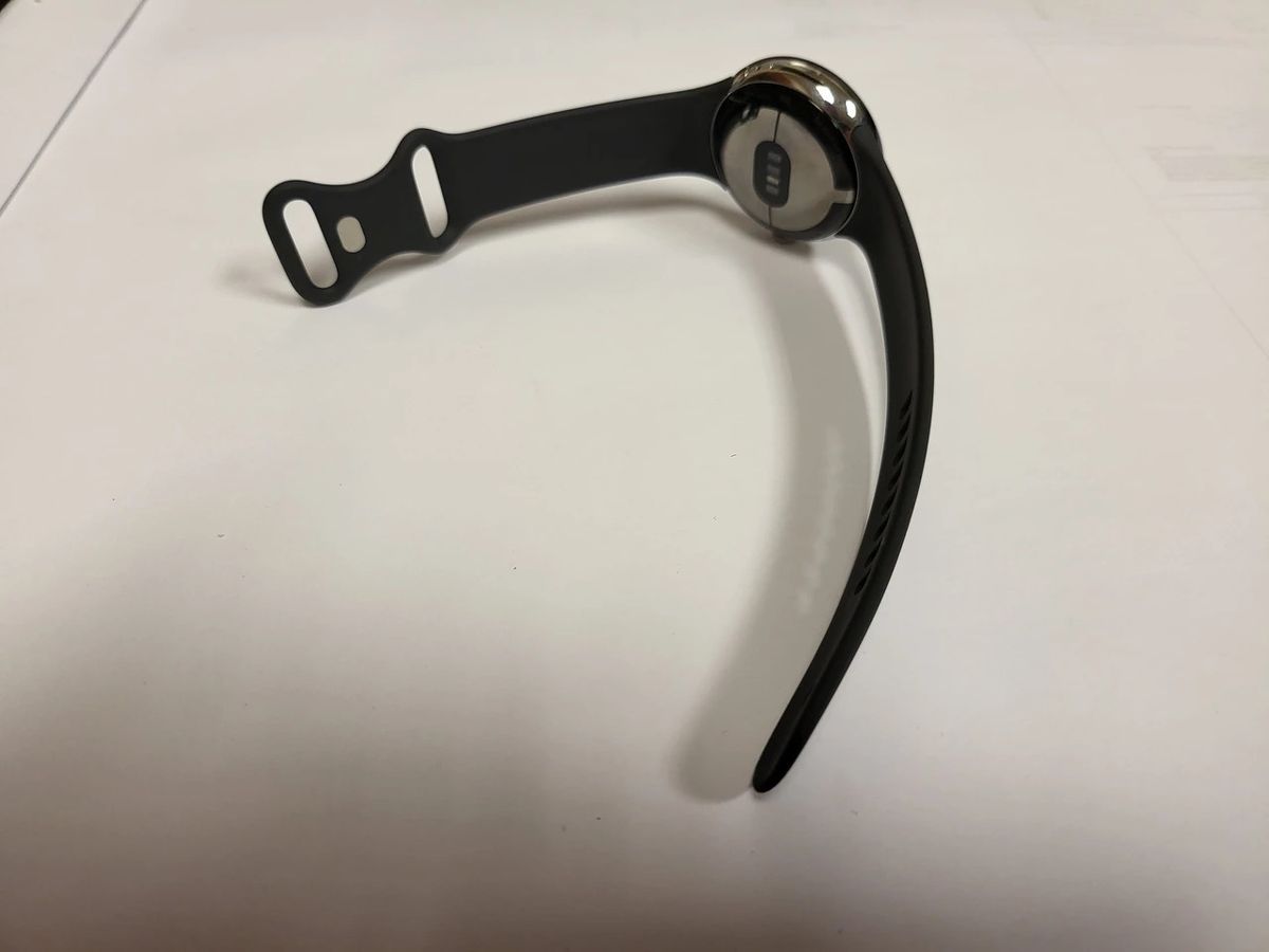 Google Pixel Watch leaked with the bands on