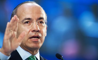 Former Mexican President Felipe Calderón does not agree with Donald Trump's building plans.