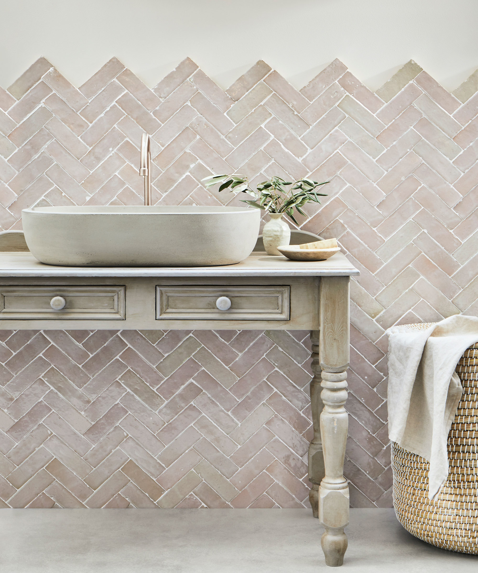 subway bathroom tile ideas with classic neutral scheme