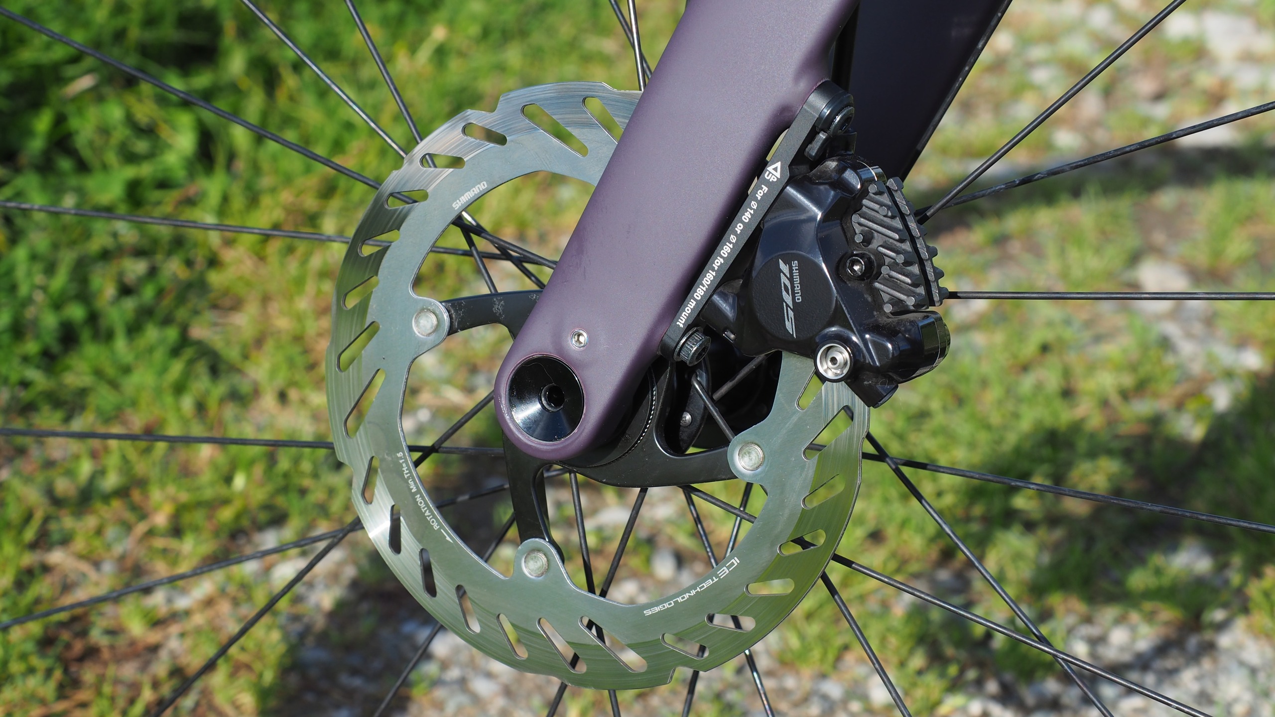 Shimano 105 brake calipers on Trek Domane SL 5 Gen 5