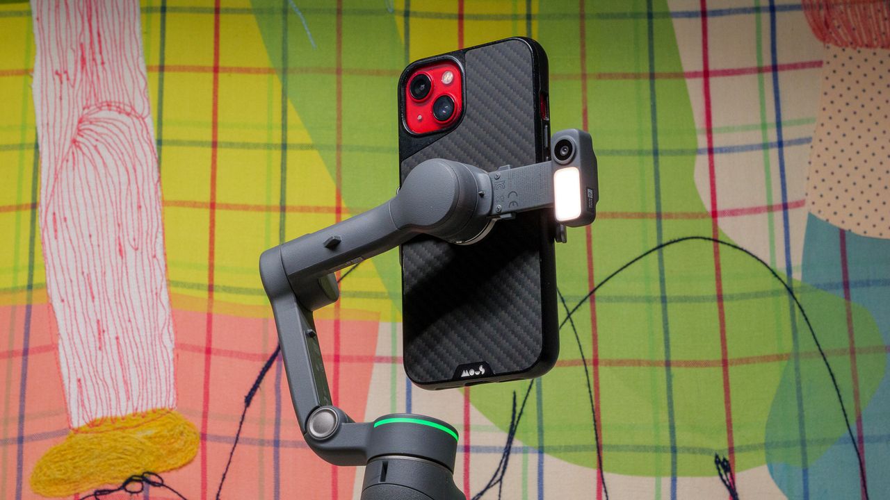 DJI Osmo Mobile 8P smartphone stabilizer