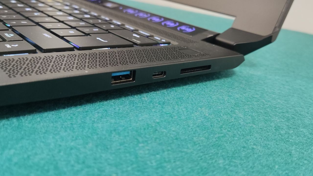 Corsair Voyager a1600 laptop