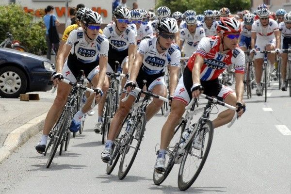 Team Saxo Bank leads the group