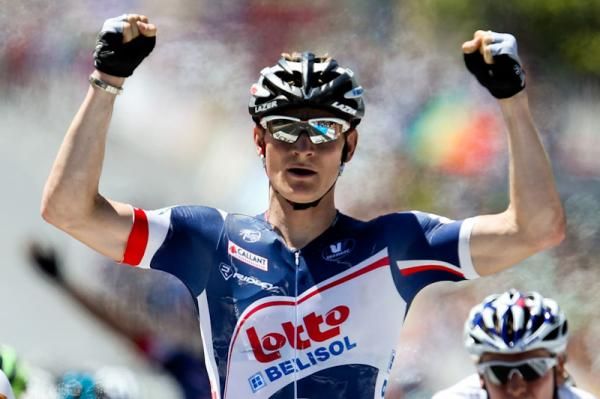 Andre Greipel (Lotto-Belisol) cruises to victory on the final stage of the Tour Down Under.
