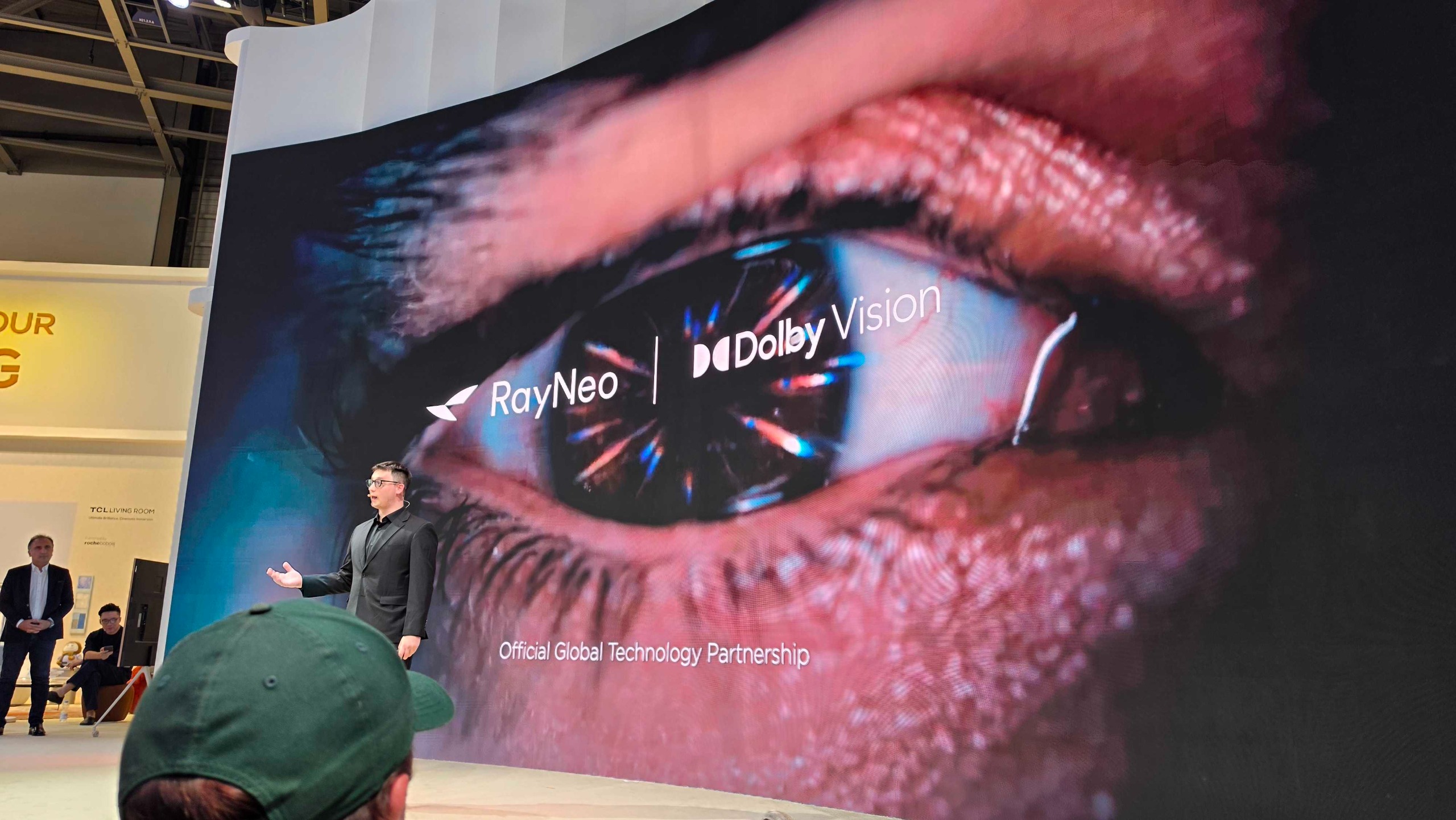 The RayNeo GT Max glasses