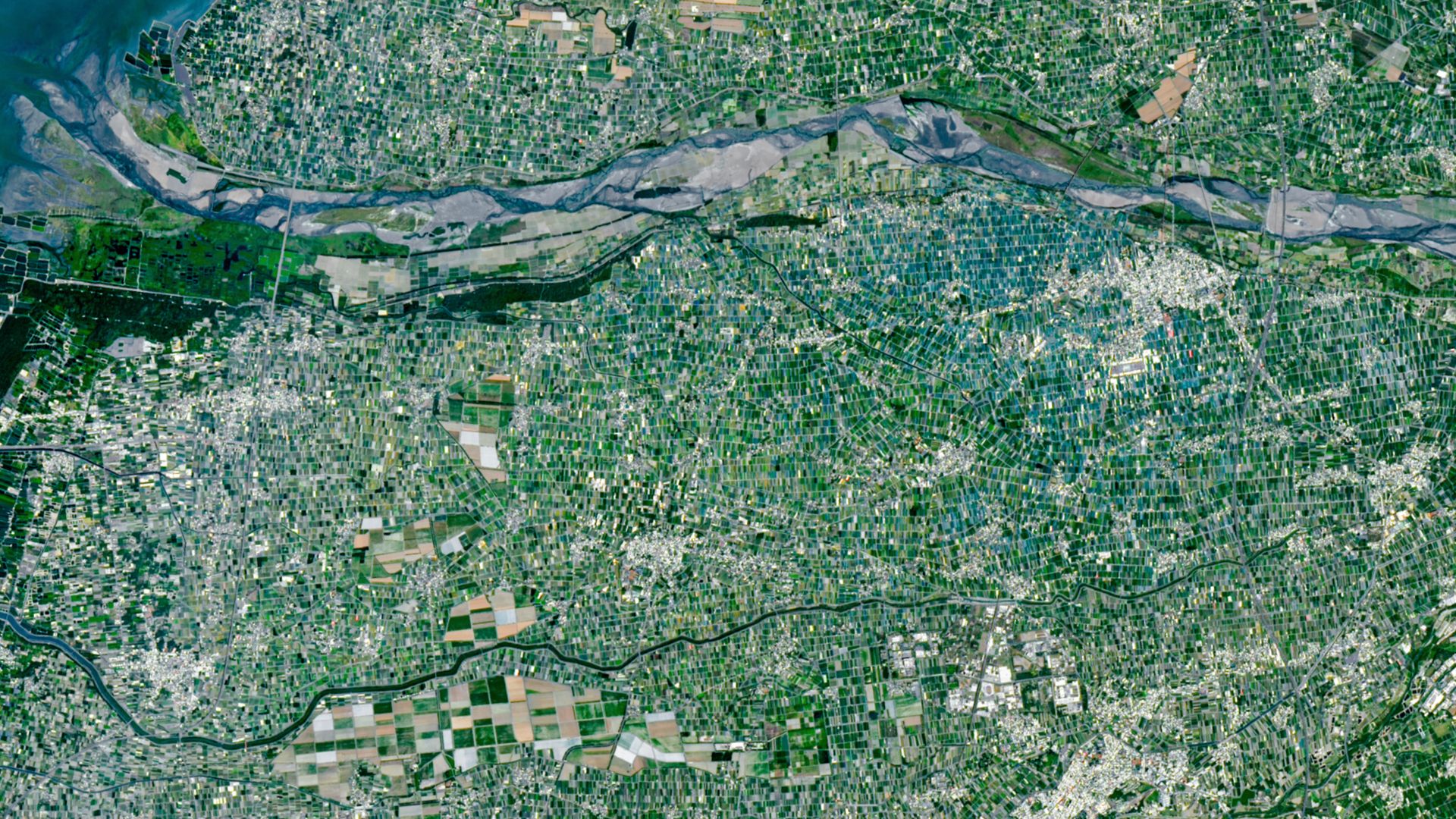 Multicolored 'mosaic' of mini farms surrounds Taiwan's largest river — Earth from space
