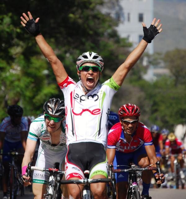 Jaime Casta&ntilde;eda (EPM) takes his team's first victory.