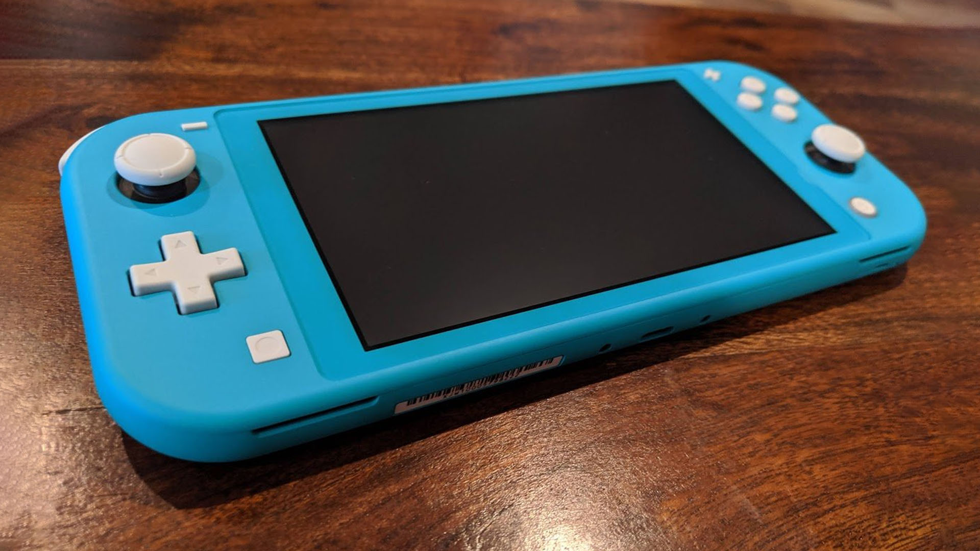 Nintendo Switch Lite - Pirus di atas meja