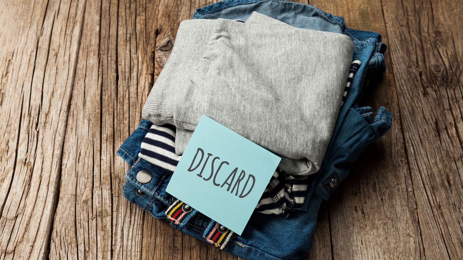 Getting rid of clothes wlll help you dress simple but stylish