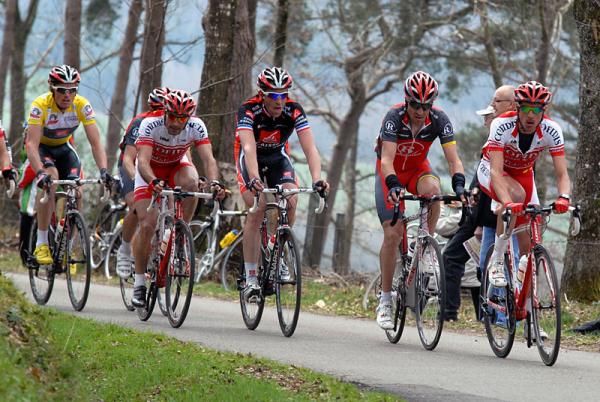 S&eacute;bastien Minard (Cofidis, Le Credit En Ligne) leads the peloton.