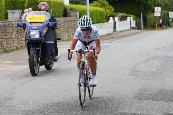 Karine Gautard (Vienne Futuroscope) made a solo attack which woke the race up and was the catalyst for the action which eventually caused the break from which Pooley escaped.