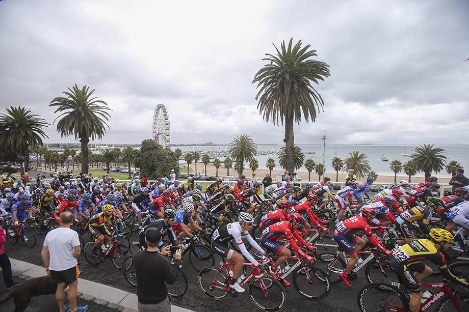 The peloton leave Geelong