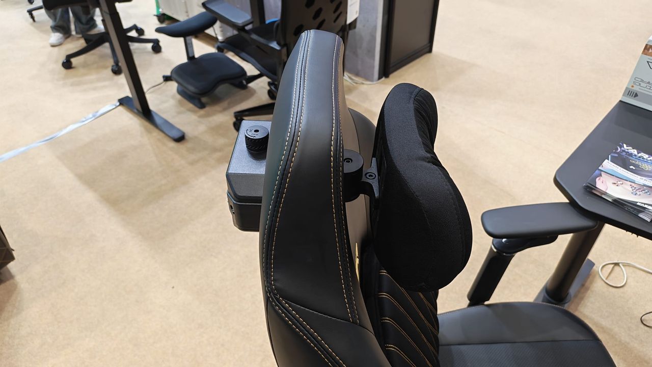 The innovative headrest fixer on one of MarsRhino's gaming chairs