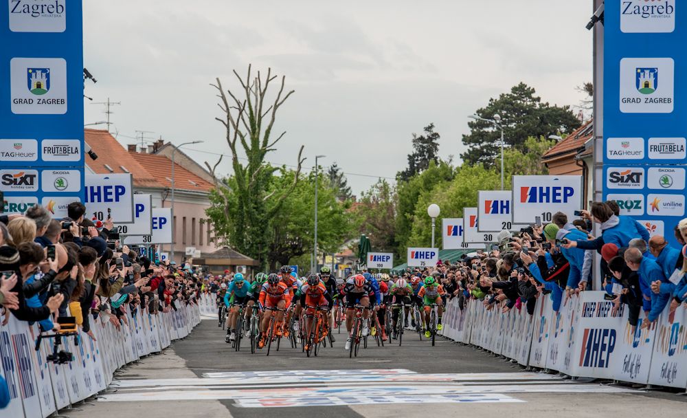 The peloton bears down on the line at the Tour of Croatia