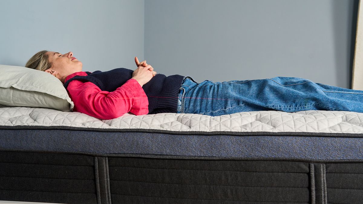 Nicola Appleton lies on her back on the Helix Midnight Luxe mattress, to understand pressure relief, support and comfort