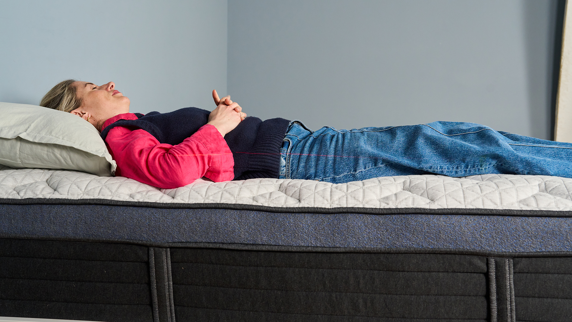 Nicola Appleton lies on her back on the Helix Midnight Luxe mattress, to understand pressure relief, support and comfort