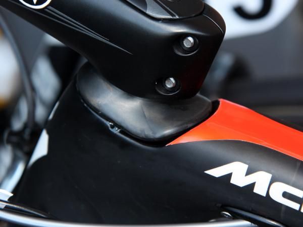 The unique headset top cap on the Specialized McLaren Venge is designed to blend in seamless with the rest of the frame.