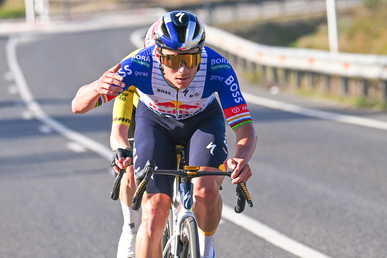 VILA-SECA, SPAIN - MARCH 25: (L-R) Jonas Vingegaard of Denmark and Team Visma | Lease a Bike and Remco Evenepoel of Belgium and Team Red Bull - BORA - hansgrohe compete in the breakaway during the 105th Volta a Catalunya 2026, Stage 3 a 159.4km stage from Mont-roig del Camp to Vila-seca / #UCIWT / on March 25, 2026 in Vila-seca, Spain. (Photo by Szymon Gruchalski/Getty Images)