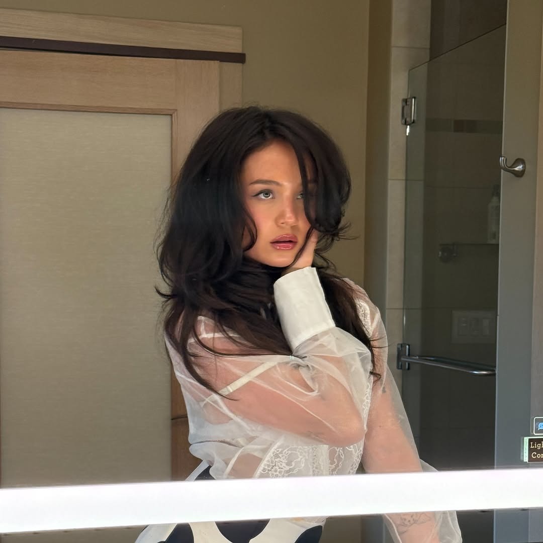 A woman with curtain bangs.
