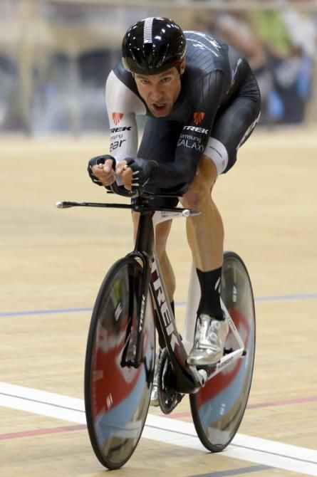 Jens Voigt (Trek) attempts to break the Hour Record