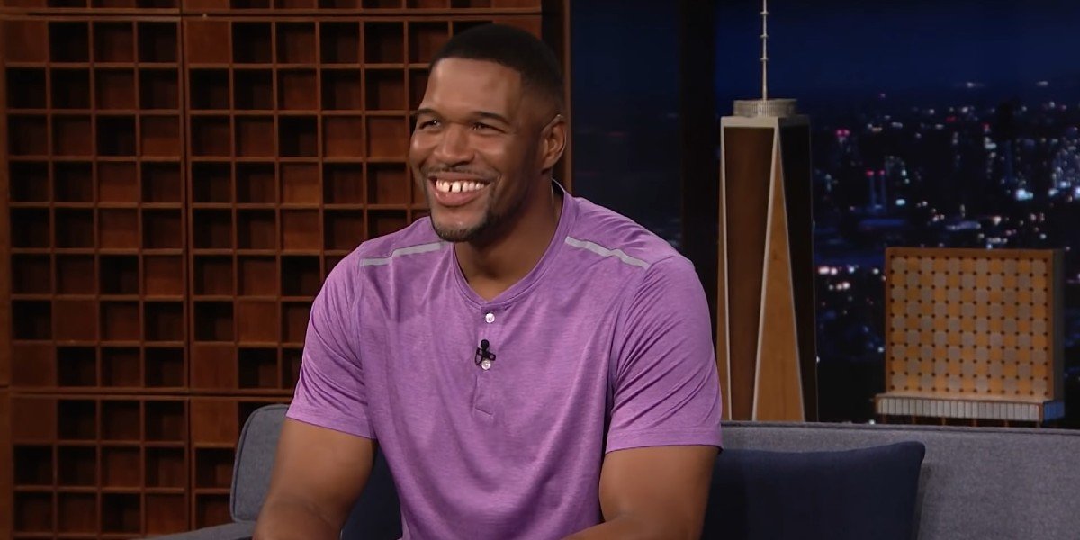 Michael Strahan&#039;s signature smile showing up on The Tonight Show with Jimmy Fallon