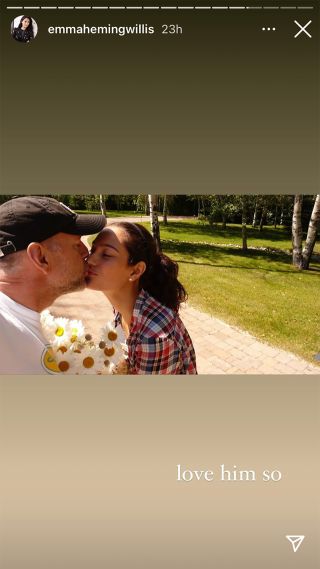 Bruce and Emma Willis kissing.