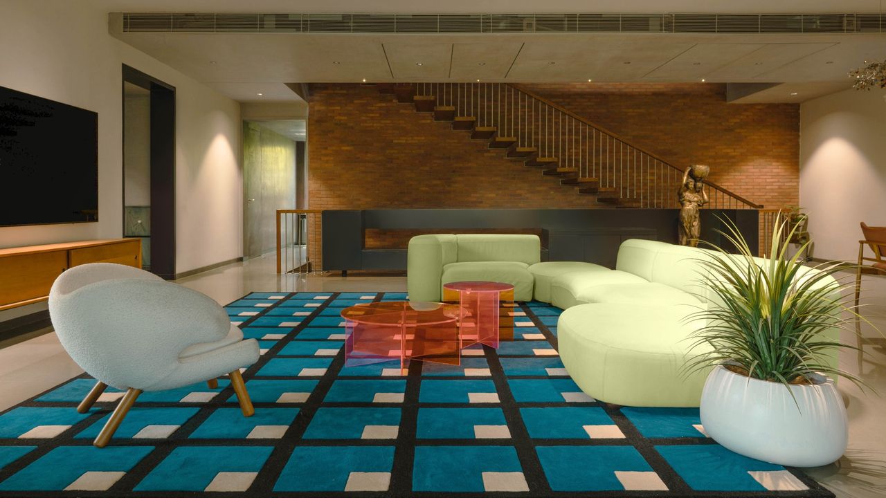 Interior views of Solidus