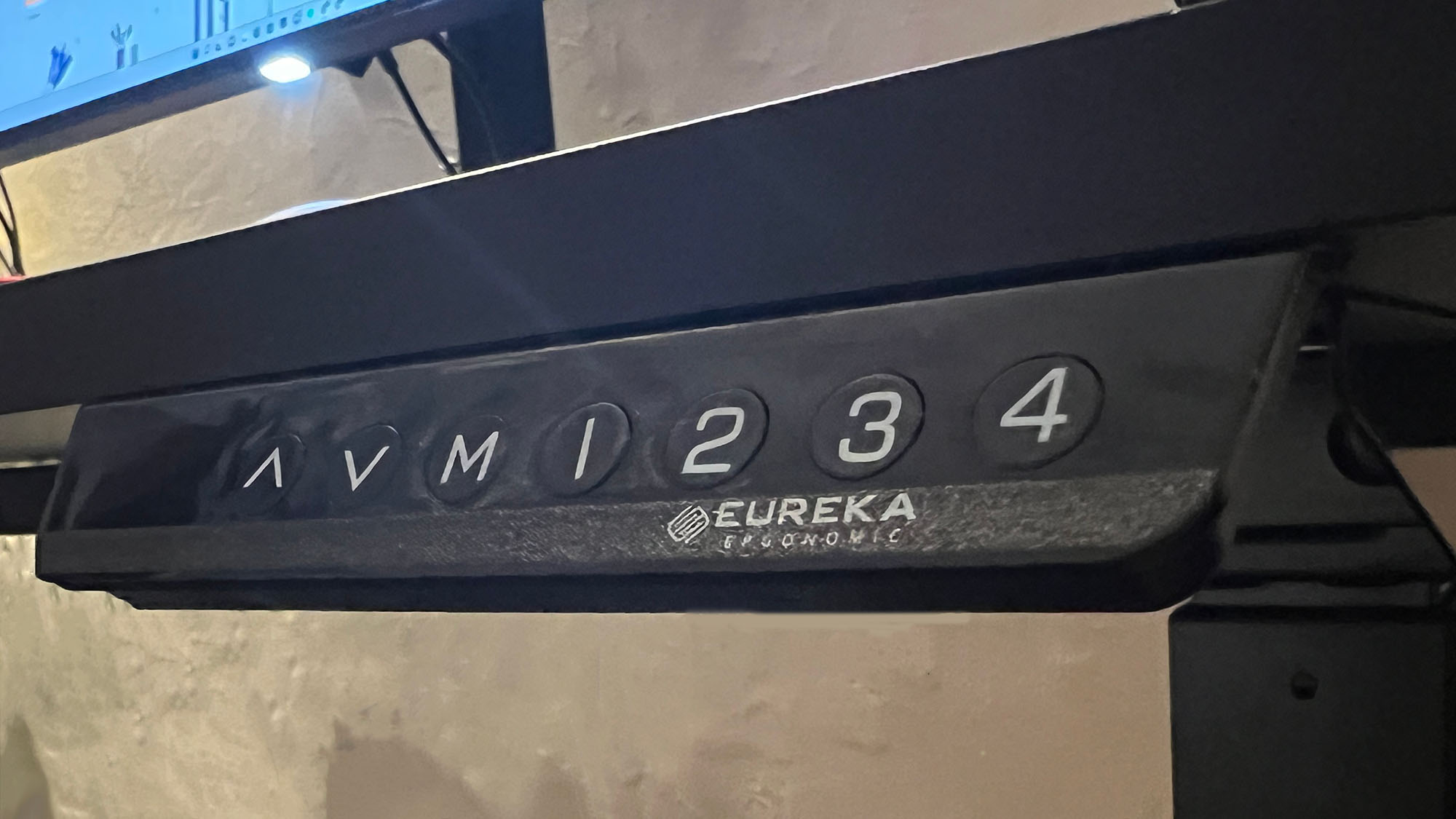 The height adjustment controls on the Eureka EGD 60