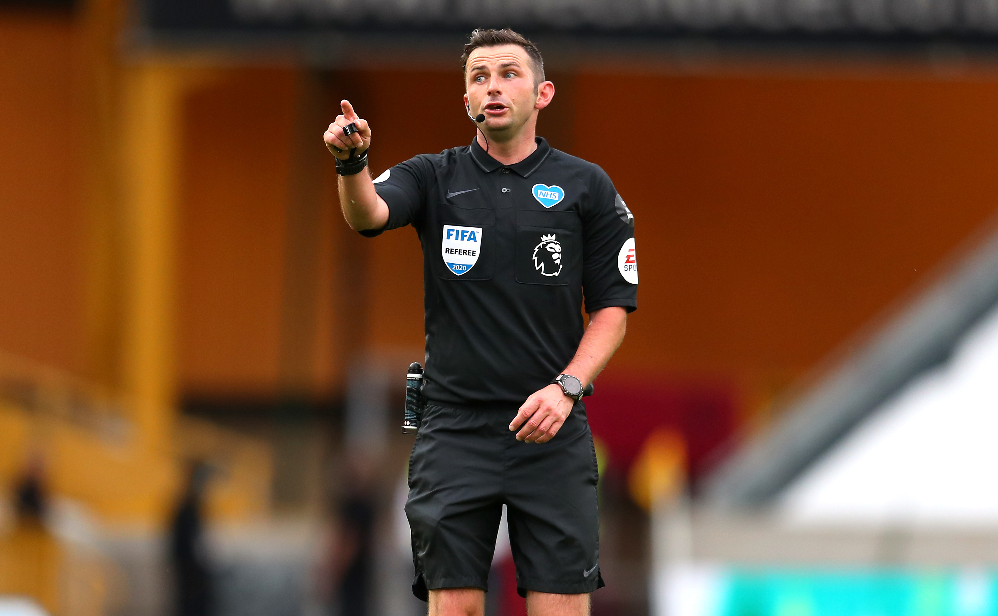 Michael Oliver foi criticado por Jose Mourinho