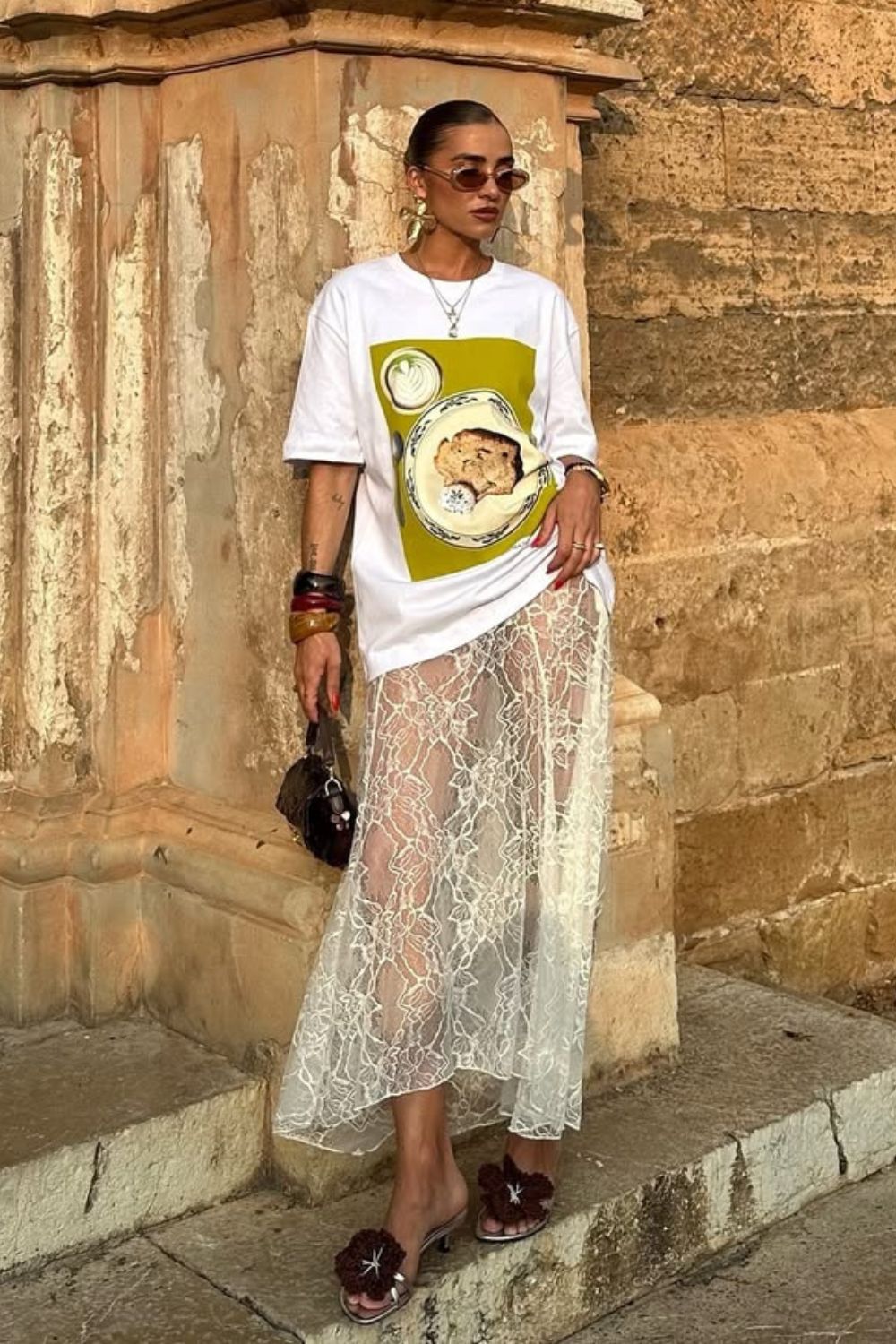 @emilyrosemoloney how to style an oversized t-shirt