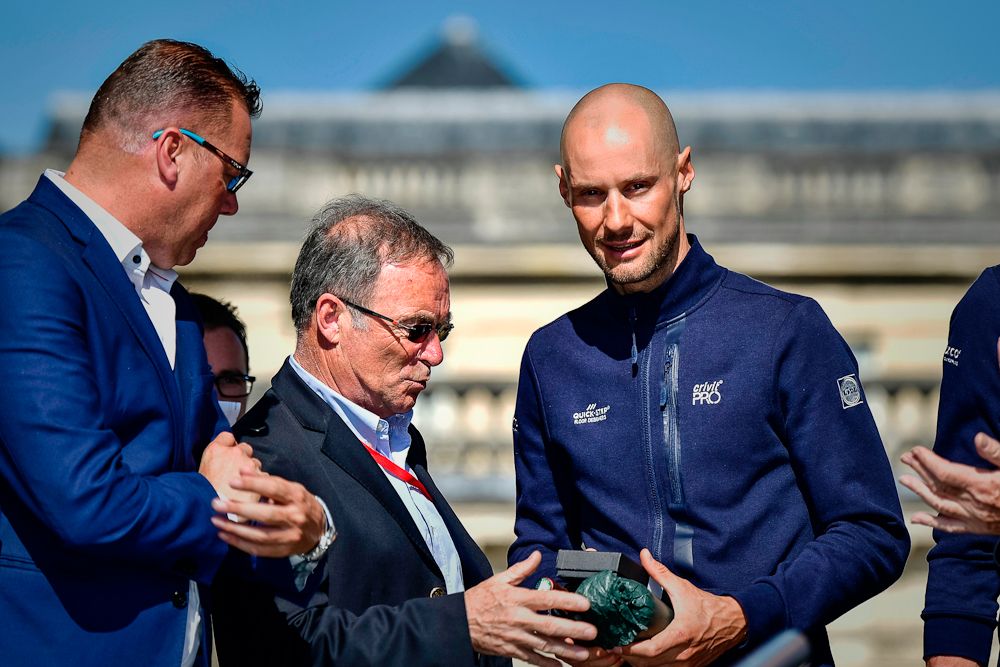 Tom Boonen receives a bottle from former cycling champion Bernard Hinault