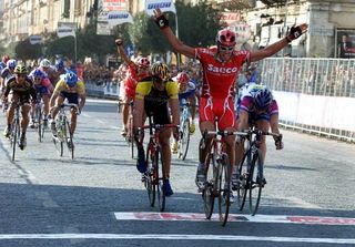 Mario Cipollini wins a stage in 2001. He holds the record for Giro d'Italia stage wins.